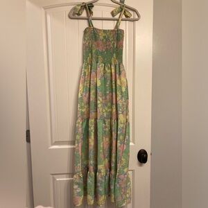 Women’s tie should green spring dress